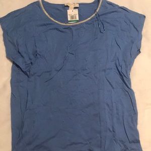 blue t shirt